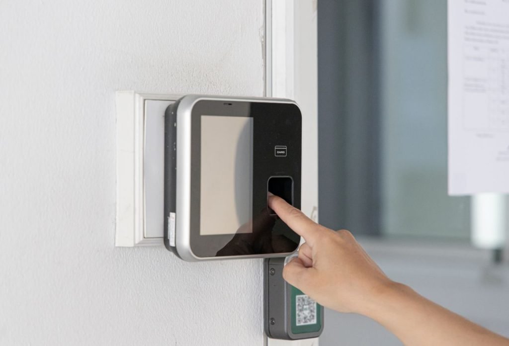Control de acceso biométrico para edificios